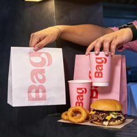 Sacs en papier kraft blanc de la série rose avec logo personnalisé pour l'emballage à emporter des restaurants, la livraison de nourriture et de pain en magasin
