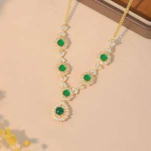 Collier luxueux et élégant en jadeite naturelle de qualité A, plaqué or 24 carats, style rétro - un cadeau idéal pour les anniversaires et les relations amoureuses - Product Image 3