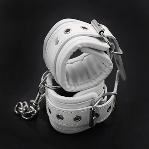Bracelet en cuir PU blanc souple avec chaîne et boucle en métal pour adultes - Product Image 1