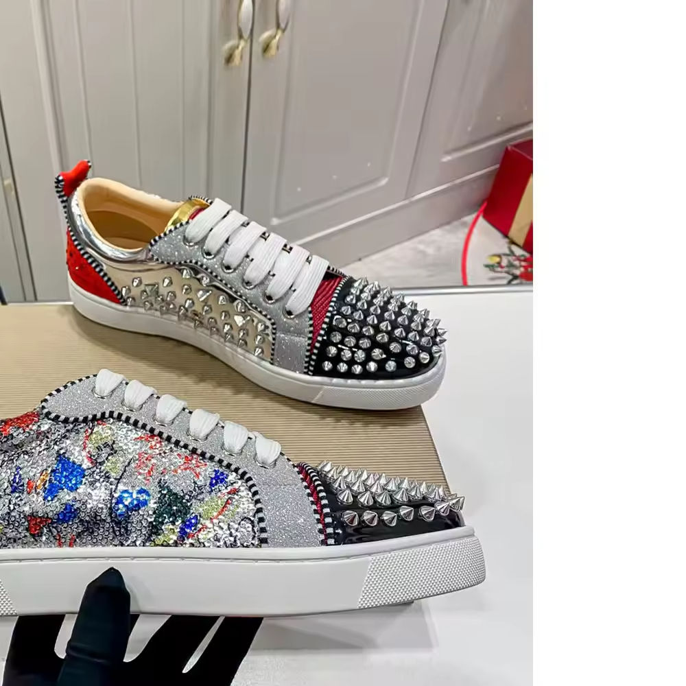 Boutique de chaussures Louboutin Talons hauts avec semelles rouges