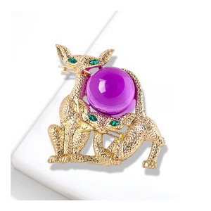 <span class=keywords><strong>Vintage</strong></span> Golden Cat Pussy Kitten Green Glass Azure Stone Ball Crystal Stone Aleación de piedra Pin de pecho Poodle Esmalte Pin para mujeres y hombres - Product Image 3