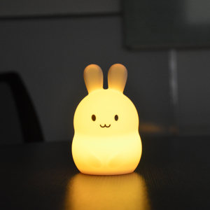 LED USBシリコンアニマルバニーベア常夜灯ミニフクロウペンギンカバ子供のために変化する柔らかい色のランプ - Product Image 1