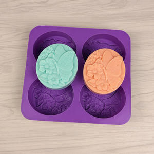 14078 Molde de Silicona de 4 Cavidades con Forma Redonda de Flor y Mariposa para Jabón, Barra de Loción, Bomba de Baño, Vela - Product Image 6