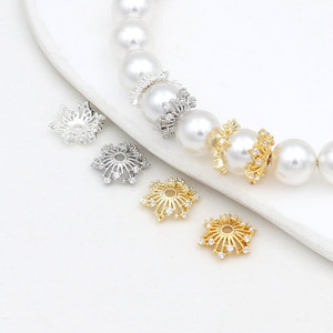 ลูกปัดเว้นระยะลายดอกไม้ฉลุลายประดับเพชรซิร์คอนเคลือบทอง 14k รักษาสีได้ พร้อมอุปกรณ์ทำสร้อยลูกปัดสำหรับงาน DIY - Product Image 3