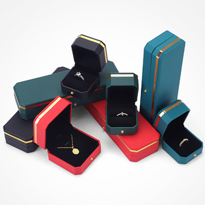 Kotak Perhiasan Logo Kustom Bentuk Oktagon Tempat Liontin Mewah Elegan Kemasan Cincin Kawin Berbagai Warna Kulit PU Paket Perhiasan - Product Image 1