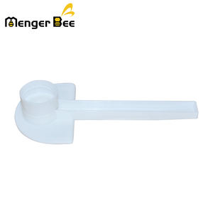 Nuevo alimentador de abeja de plástico semicircular portátil de 10 Uds., alimentador de entrada sin botella para cría de animales - Product Image 4