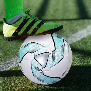 Ballon de football professionnel en cuir PU, taille 5, pour enfants et adultes, prix d'usine en gros, idéal pour les matchs et les jeux. - Product Image 5