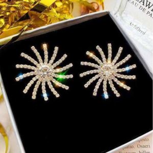 Pendientes de Diamantes para Mujer, Elegantes y Lujosos, Diseño de Girasol, Estilo Europeo Americano, Exagerados, de Aleación de Zinc Dorada, con Engaste de Bisel - Product Image 2