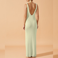 Robe maxi en crochet d'été élégante pour femme en vert menthe, tricotée, décolleté plongeant, col en V, dos nu, fente haute