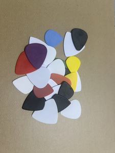Goedkoopste gitaarplectrum derlin materiaal OEM 0.46/0.6/0.71/0.8 1.0/1.2/1.5mm aangepaste grappige blanco gitaarplectrum plaat - Product Image 3