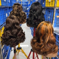 Wig Rambut Asli Ombre 1B/4 Cokelat, Keriting Longgar, Kepadatan Tinggi 250%, Lace Front Wig 13x4 HD Transparan untuk Wanita