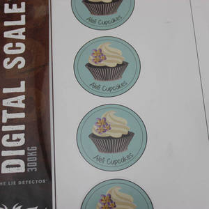 Rollo de impresión personalizado autoadhesivo, etiquetas adhesivas hechas a mano con corazón rojo para sellado de embalaje de negocios pequeños - Product Image 4