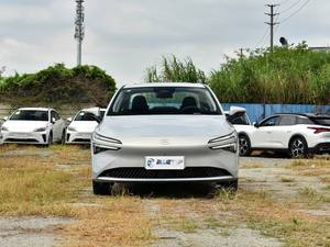 GAC AION S MAX 70 Star 2025 – Berline électrique pure 53,7 kWh avec batterie LFP, charge rapide, 5 places, véhicule familial et urbain à énergie nouvelle - Product Image 2