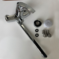 Mélangeurs de robinet muraux de douche de salle de bain commerciale à long cou avec douchette