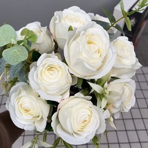 Fleurs artificielles en gros à prix d'usine, décoration de haute qualité, bouquet de neuf têtes de roses en soie blanches - Product Image 4