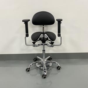 Chaise ergonomique d'assistant dentaire de tabouret de siège de selle fendue avec la pied-commande - Product Image 1