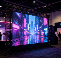 Mur vidéo LED pour location sportive en intérieur, écran LED HD pour tableau de scores de basketball, idéal pour les stades, arènes, événements sportifs et compétitions.