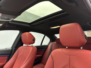 <span class=keywords><strong>BMW</strong></span> Série 3 d'occasion 2018 <span class=keywords><strong>320i</strong></span> Pack M Sport 2.0T Turbo Intérieur en cuir noir Pneus R18 Conduite à gauche - Product Image 4