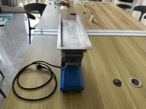 Alimentation automatique en secouant le maïs/vibrateur pour l'intestin en acier inoxydable 304 0.3-6 t/h Capacité Dayong Marque Prix d'usine Moteur - Product Image 4