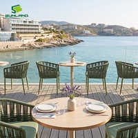 Chaise de salle à manger d'extérieur moderne, structure en aluminium, tressage en corde avec coussin de siège, idéale pour l'ameublement de cafés et restaurants professionnels
