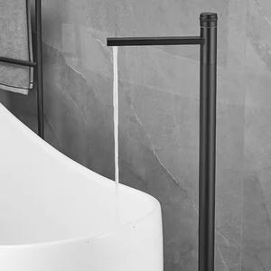 Robinet <span class=keywords><strong>de</strong></span> <span class=keywords><strong>baignoire</strong></span> autoportant en laiton poli noir OEM, support <span class=keywords><strong>de</strong></span> présentation, mitigeur <span class=keywords><strong>de</strong></span> bain à jet pour appartement, montage au sol - Product Image 2