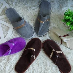 Chaussons de <span class=keywords><strong>maison</strong></span> <span class=keywords><strong>pour</strong></span> dames Chaussons <span class=keywords><strong>d</strong></span>'invités lavables en velours corail Vente en gros Hôtel à la mode Intérieur Extérieur Chaussons antidérapants <span class=keywords><strong>pour</strong></span> <span class=keywords><strong>couple</strong></span> - Product Image 2