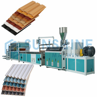 Machine d'extrusion de grands panneaux muraux cannelés en PVC pour la décoration intérieure de la maison