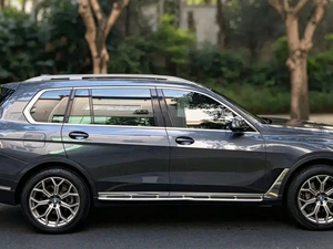 BMW X7 xDrive40i G07 d'occasion, première génération, pack Luxe, B58 3.0T, transmission intégrale, SUV 7 places, avec rapport d'inspection, exportation - Product Image 2