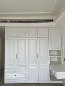 خزائن غرف نوم فاخرة مفتوحة من الخشب الأبيض الفرنسي مع أدراج وخزائن تخزين، تدعم التخصيص حسب طلب المصنع - Product Image 6