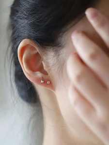 Vente en gros GOL Dtutu Boucles d'oreilles clous mini unisexe en or 9K, style japonais et coréen, KJ470, design carrés lisses, pierre Moissanite, tendance - Product Image 3