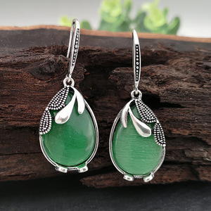 Orecchini a Gancio Vintage con Pietra Occhio di Gatto Verde, Gioielli in Pietra Naturale per Donne, Accessori in Stile Retrò - Product Image 4