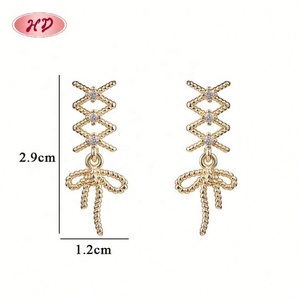 Boucles d'oreilles pendantes élégantes avec nœud en ruban et zircone transparente, fournisseur de bijoux en laiton, Pendientes De Lazo Con Circonia Blanca - Product Image 5