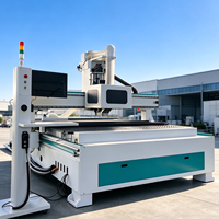 Routeur CNC à bois ATC 2130 1325 compatible avec les perceuses et les chargeurs/déchargeurs automatiques pour la production de meubles sur mesure et d'armoires