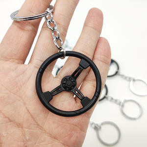 Portachiavi Mini Auto con Griglia Paraurti Anteriore, Volante da Corsa, Modello Testa Cilindro Turbo e Guarnizione Motore - Product Image 6