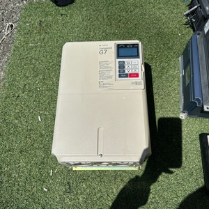 PLC เหมาะสำหรับ CIMR-G7A2011 Varispeed <span class=keywords><strong>G7</strong></span> ที่ถอดออกจากเครื่องจักรที่ใช้งานได้ จำหน่ายจำนวนมาก - Product Image 1
