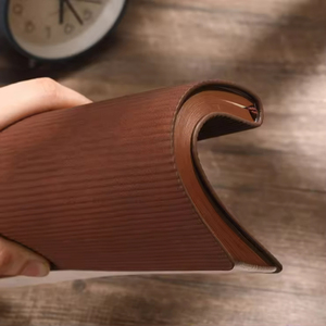 कस्टम उच्च गुणवत्ता सॉफ्ट कवर चमड़ा नोटबुक A5 लोगो के साथ वैयक्तिकृत नोटबुक A <span class=keywords><strong>5</strong></span> ट्रैवलर्स नोटबुक अनुकूलित जर्नल - Product Image 3