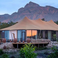 Tentes de luxe personnalisées pour hôtels de villégiature, imperméables, ignifuges, quatre saisons, deux chambres, structure en acier, tissu enduit de PVDF, salles de bain