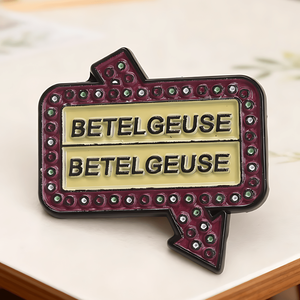 Spilla Luminosa BETELGEUSE, Distintivo <span class=keywords><strong>Film</strong></span> <span class=keywords><strong>Horror</strong></span>, Emblema Beetlejuice, Accessorio Interessante per Vestiti e Zaini - Product Image 3
