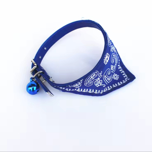 Köpekler ve Kediler için Özelleştirilebilir PU Üçgen Bandana Evcil Hayvan Boyunlukları Baskılı Desen - Product Image 5