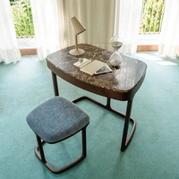 Meubles de chambre à coucher italiens de luxe Table de toilette en bois Fer solide de haute qualité S1 Miroir de chambre à coucher personnalisé