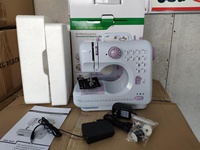 Meilleure vente en gros Machine à coudre portable Machine à coudre électrique domestique multifonction Machine à coudre domestique Mashin électronique