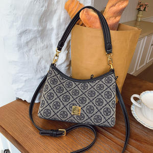 Bolso Tote de Mujer en Material PU de Alta Calidad. Hay varios tamaños. El forro está hecho de poliéster. - Product Image 5
