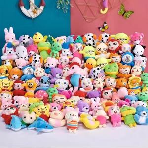 Venta al por mayor de fábrica: Mini llavero de peluche barato para máquinas de garras y vending, ideal para fiestas, colgante de animal de peluche de 10 cm - Product Image 5