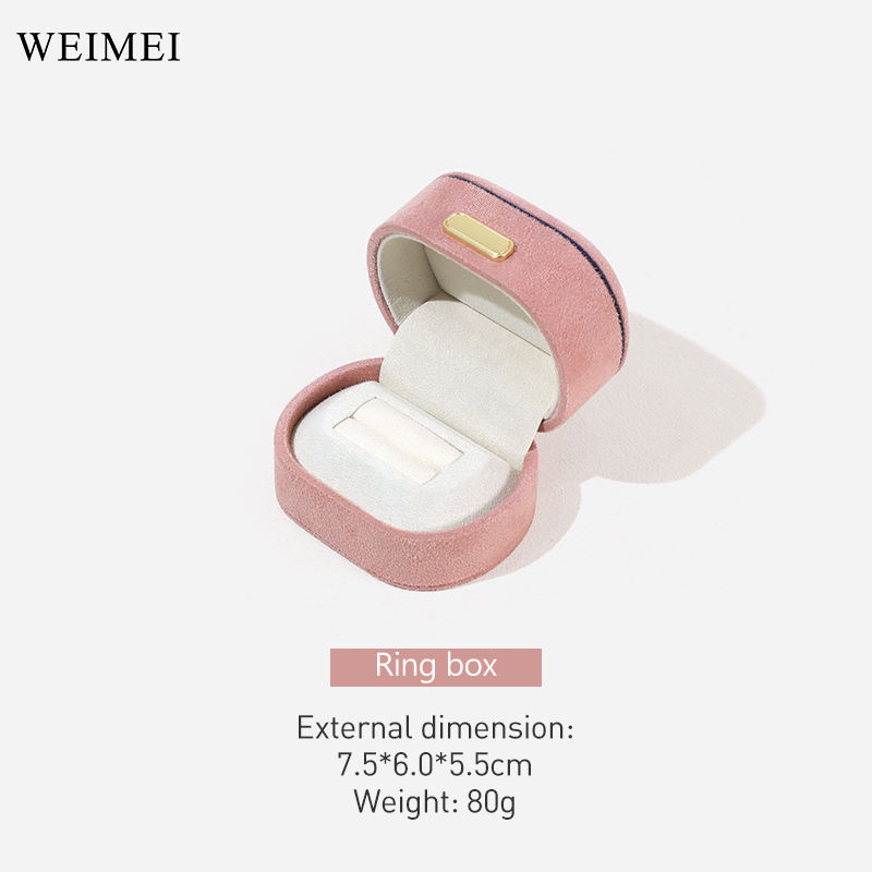 กล่องใส่แหวนสีชมพู
