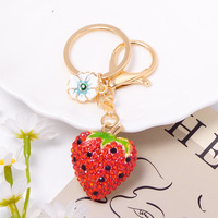 Hete Aanbieding Schattige Verse Aardbei Strass Sleutelhanger Zinklegering Fruit Tas Charm Kristal Autosleutelring Zoete Groothandel Sieraden