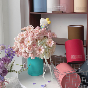 Seau à fleurs rond uni texturé mat avec estampage doré, style « Hugging Bucket » - Product Image 5