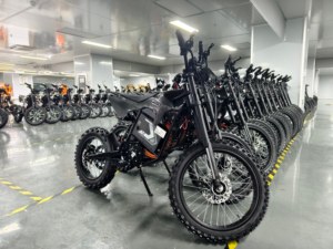 Batterie au lithium haute capacité 21700 Cell 60V 30Ah pour moto électrique tout-terrain F16, autonomie de 95 km, pneus avant 17 <span class=keywords><strong>pouces</strong></span>, arrière <span class=keywords><strong>14</strong></span> <span class=keywords><strong>pouces</strong></span> - Product Image 6