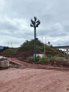 Poste de Alumbrado Público de Estilo Antiguo, Recubierto de Polvo, Duradero, de 3m-6m, Fundido a Presión, Diseño Ornamental de Múltiples Brazos, Impermeable, Cuadrado, con 10 Años de Garantía - Product Image 3