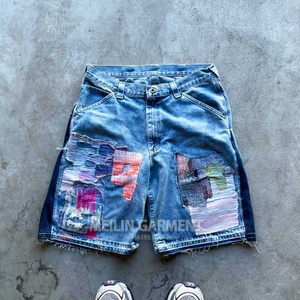 Shorts en jean évasés pour hommes, de haute qualité, épais, effet usé, avec logo brodé personnalisé, marque privée - Product Image 1