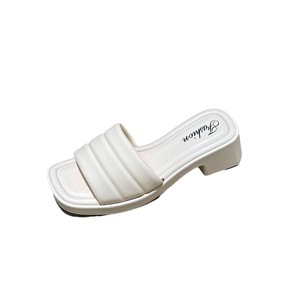 Zapatos de playa de suela blanda, versátiles y a la moda, para usar con pantuflas planas informales para mujer. - Product Image 1